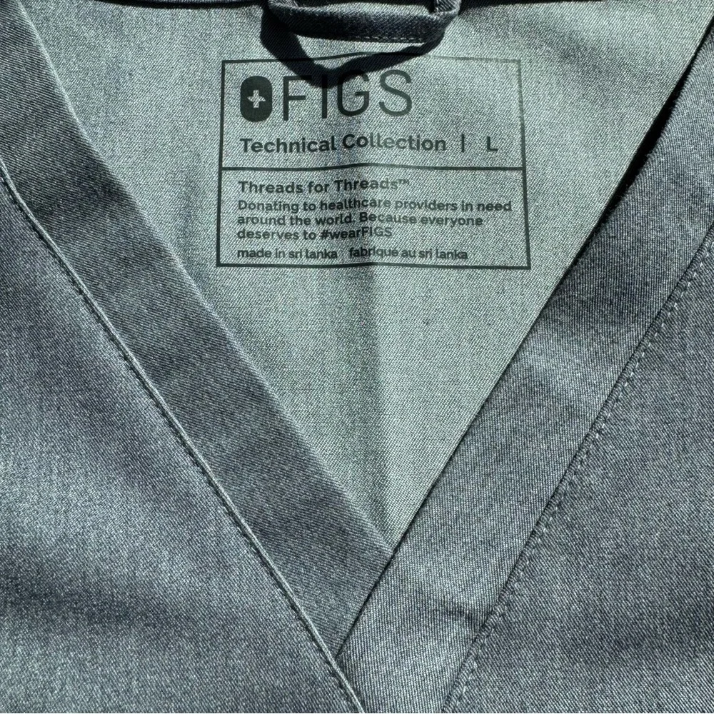 FIGS Graphite Slim Catarina One-Pocket Scrub Top Size L - Picture 3 of 3